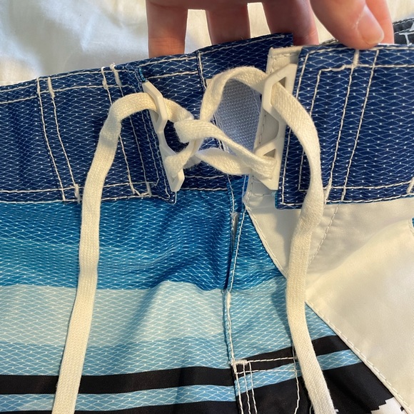 Billabong Men’s Swim Trunks - Picture 4 of 7